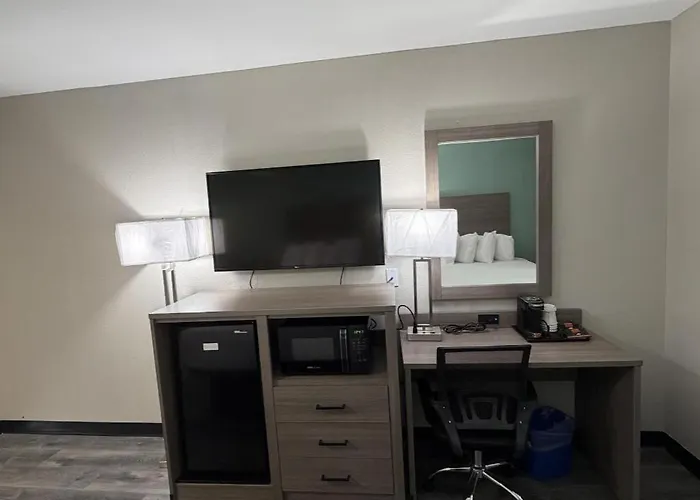 Hotel Baymont By Wyndham At Nas Corry 2*