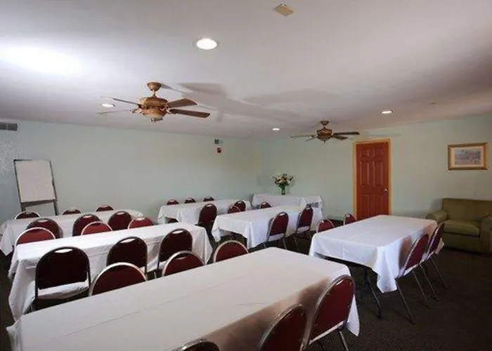 Hotel Baymont By Wyndham At Nas Corry 2*