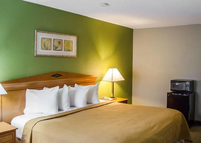 Hotel Baymont By Wyndham At Nas Corry